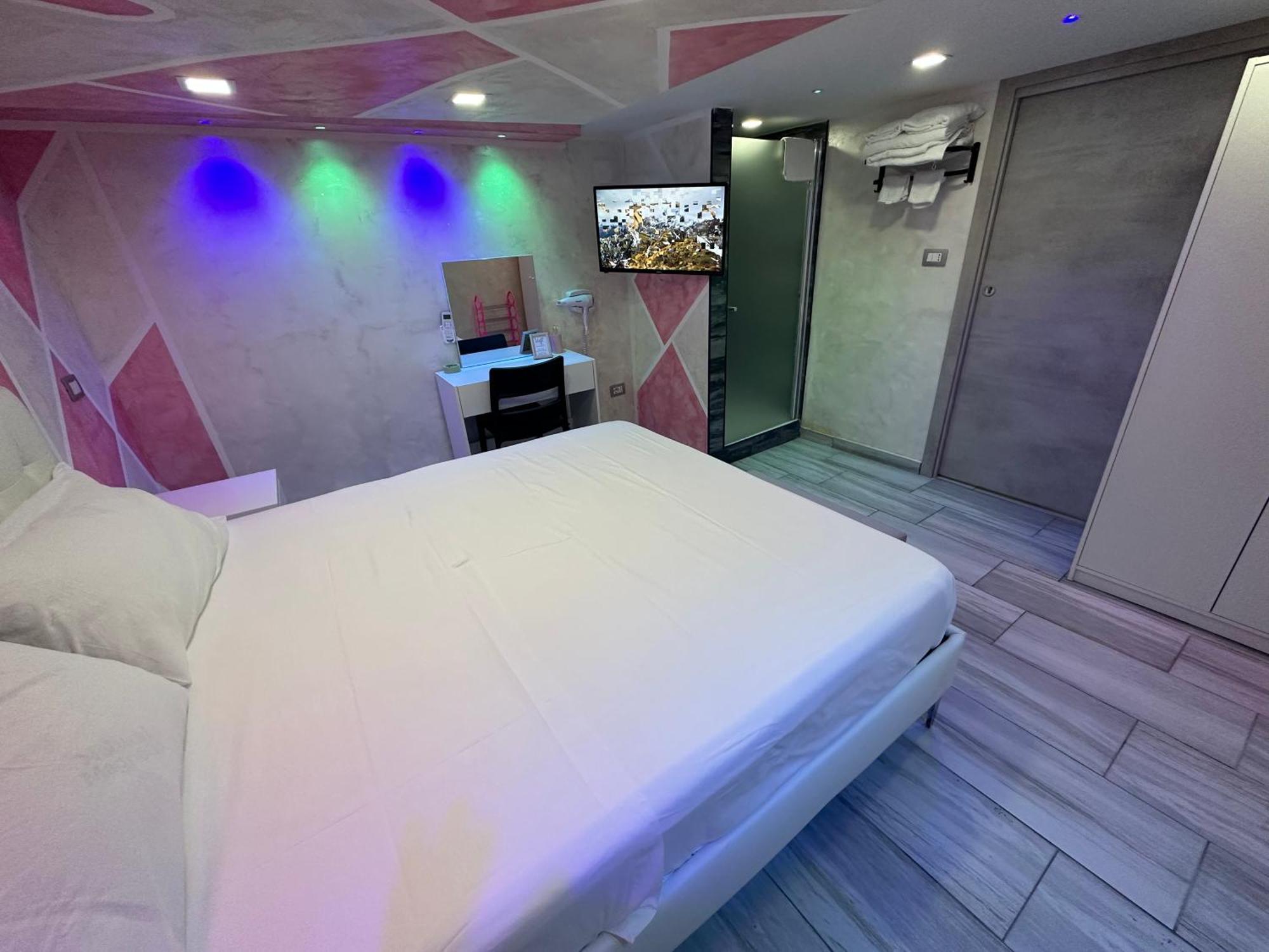 Clopat Vacanze2023 Hotel Naples Luaran gambar